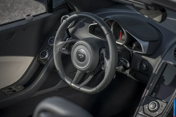 2012 McLaren MP4-12C Spyder - фотография 135 из 148