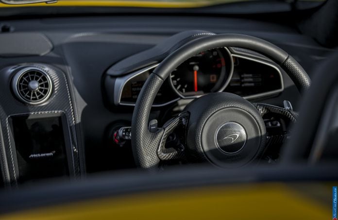 2012 McLaren MP4-12C Spyder - фотография 136 из 148