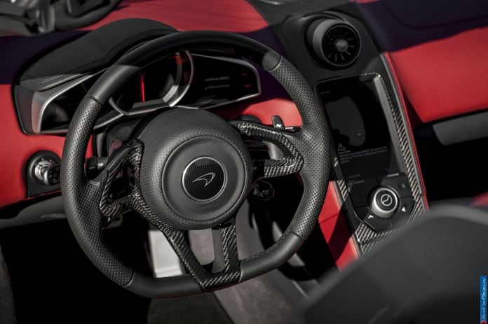 2012 McLaren MP4-12C Spyder - фотография 137 из 148