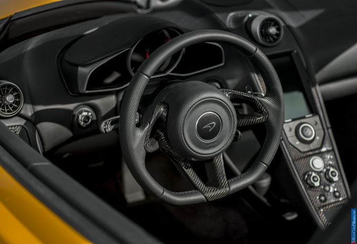 2012 McLaren MP4-12C Spyder - фотография 138 из 148