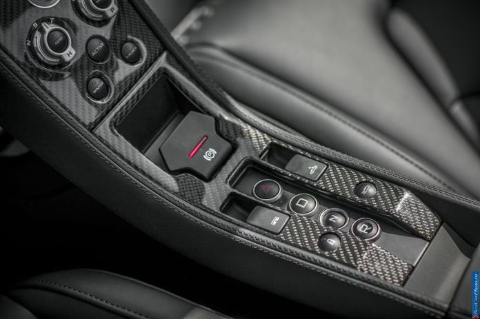 2012 McLaren MP4-12C Spyder - фотография 140 из 148