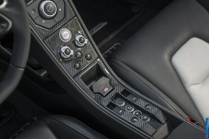2012 McLaren MP4-12C Spyder - фотография 142 из 148