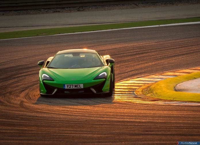 2016 McLaren 570s Coupe - фотография 109 из 187 2016 McLaren 570s Coupe - фотография 109 из 187