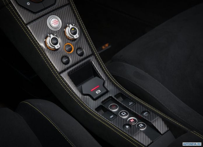 2017 McLaren 675LT Spider - фотография 44 из 56