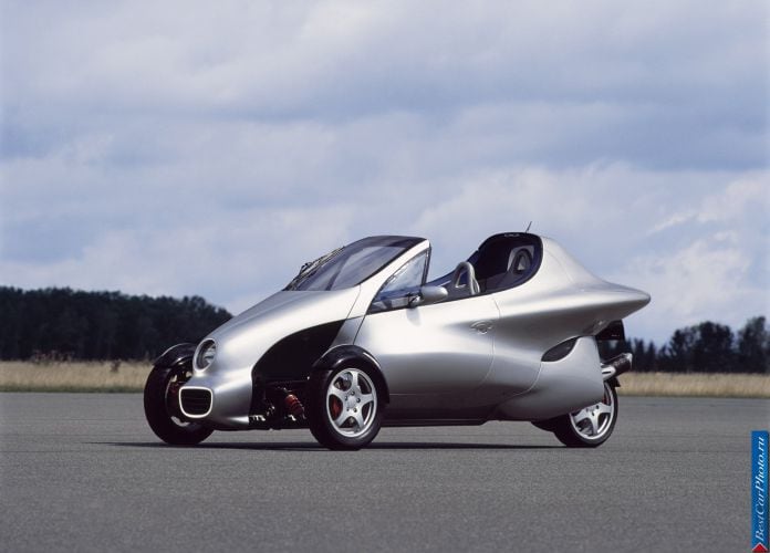 1997 Mercedes-Benz F 300 Concept - фотография 2 из 35