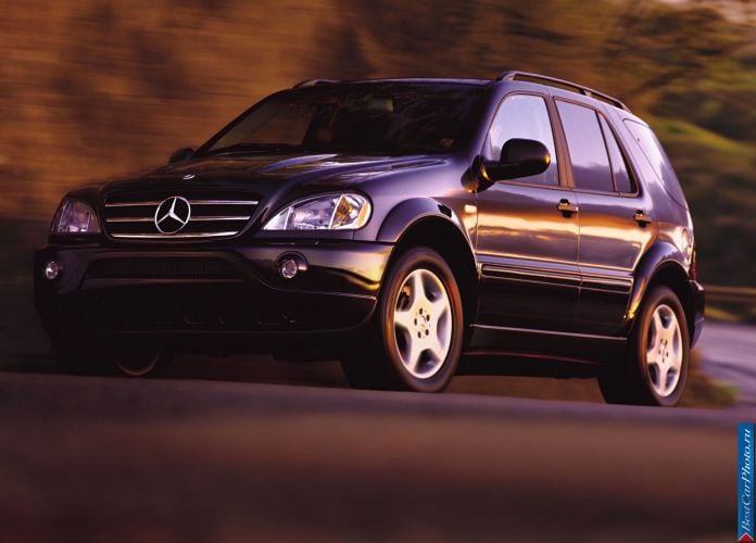 2000 Mercedes-Benz ML55 AMG - фотография 2 из 5