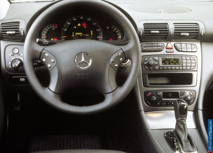 2001 Mercedes-Benz C-Class - фотография 9 из 10