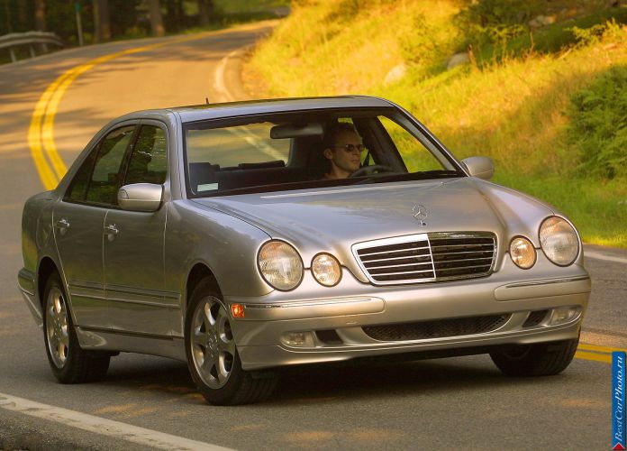 2002 Mercedes-Benz E320 - фотография 2 из 6