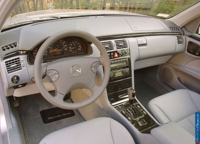 2002 Mercedes-Benz E320 - фотография 6 из 6