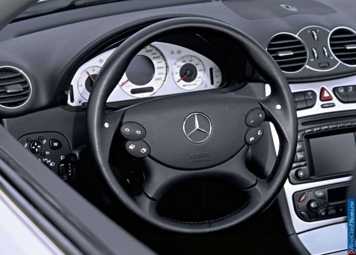 2003 Mercedes-Benz CLK55 Cabriolet AMG - фотография 13 из 18 2003 Mercedes-Benz CLK55 Cabriolet AMG - фотография 13 из 18
