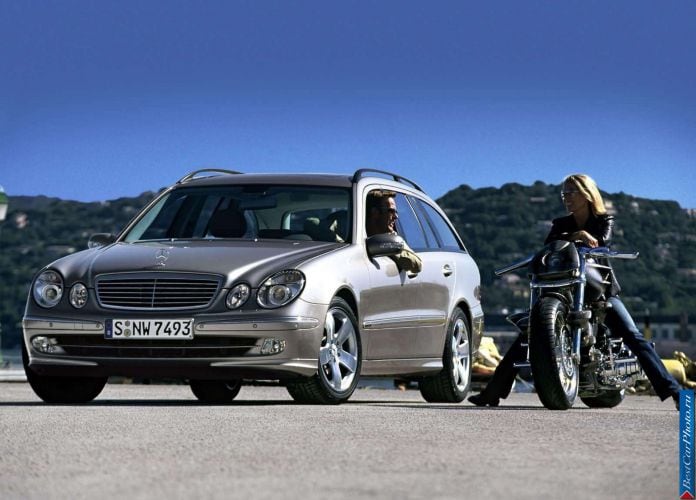 2003 Mercedes-Benz E320 Estate Avantgarde - фотография 4 из 94