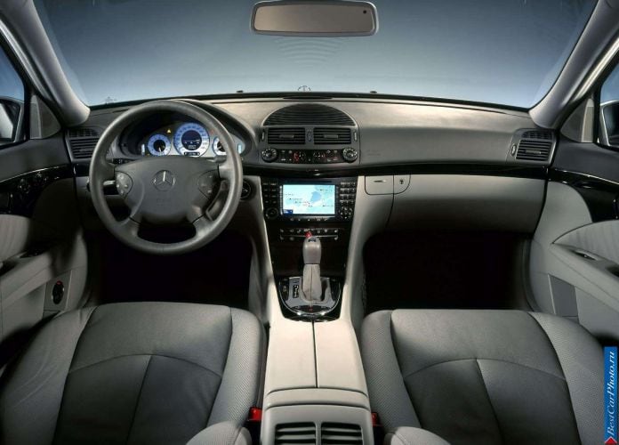 2003 Mercedes-Benz E320 Estate Avantgarde - фотография 38 из 94 2003 Mercedes-Benz E320 Estate Avantgarde - фотография 38 из 94