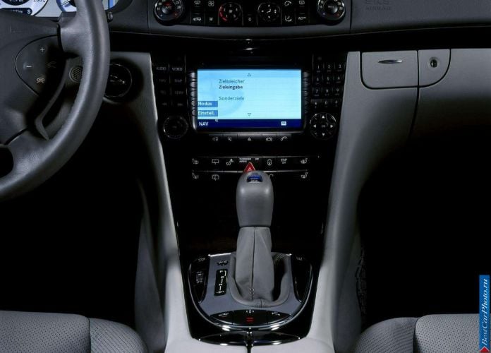 2003 Mercedes-Benz E320 Estate Avantgarde - фотография 43 из 94 2003 Mercedes-Benz E320 Estate Avantgarde - фотография 43 из 94