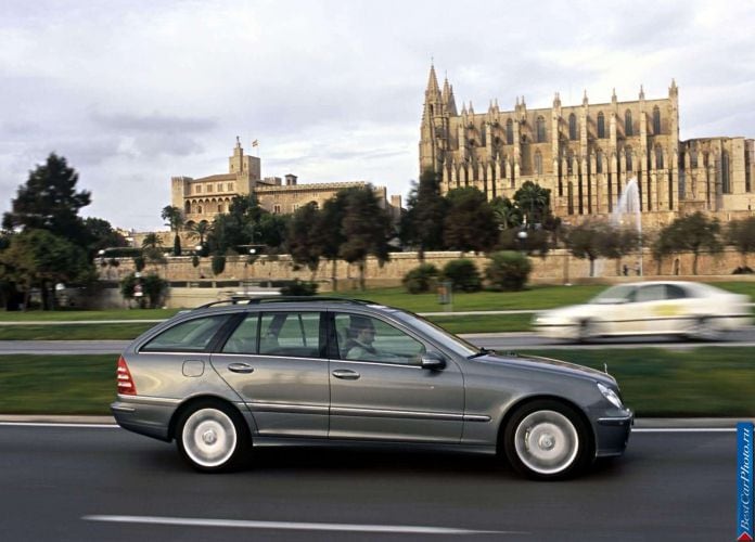 2004 Mercedes-Benz C200 CGi Estate Elegance - фотография 24 из 47 2004 Mercedes-Benz C200 CGi Estate Elegance - фотография 24 из 47