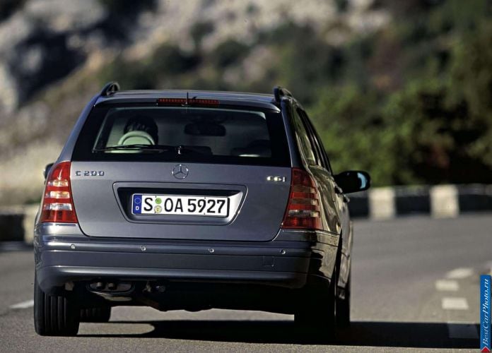 2004 Mercedes-Benz C200 CGi Estate Elegance - фотография 29 из 47 2004 Mercedes-Benz C200 CGi Estate Elegance - фотография 29 из 47