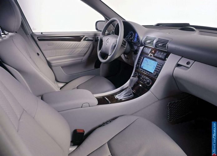 2004 Mercedes-Benz C200 CGi Estate Elegance - фотография 32 из 47 2004 Mercedes-Benz C200 CGi Estate Elegance - фотография 32 из 47