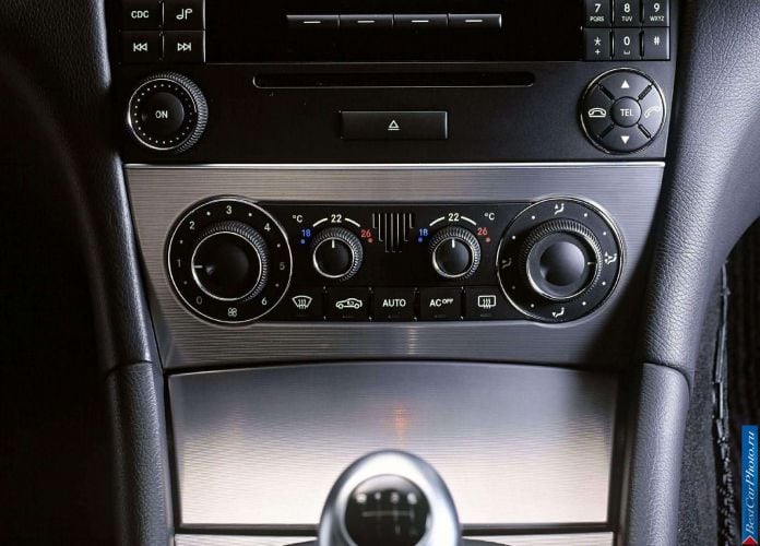 2004 Mercedes-Benz C200 CGi Estate Elegance - фотография 38 из 47 2004 Mercedes-Benz C200 CGi Estate Elegance - фотография 38 из 47