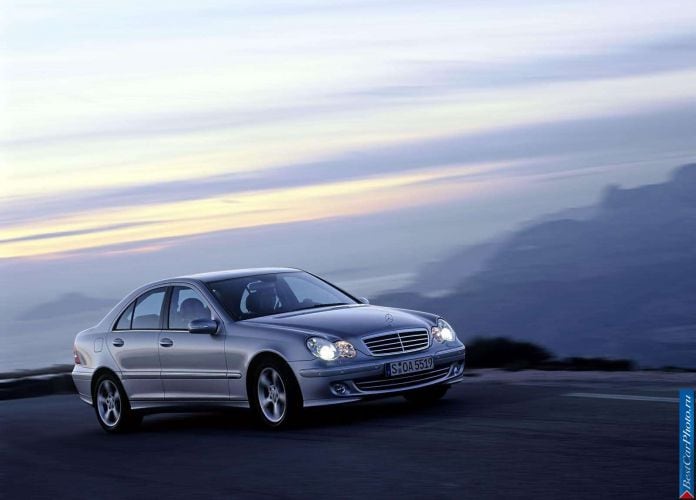 2004 Mercedes-Benz C220 CDi Avantgarde - фотография 3 из 58