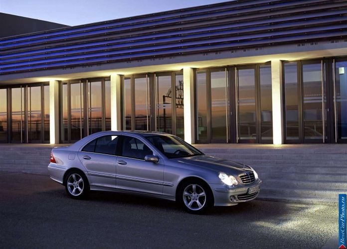 2004 Mercedes-Benz C220 CDi Avantgarde - фотография 8 из 58