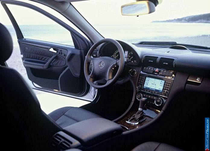 2004 Mercedes-Benz C220 CDi Avantgarde - фотография 28 из 58 2004 Mercedes-Benz C220 CDi Avantgarde - фотография 28 из 58