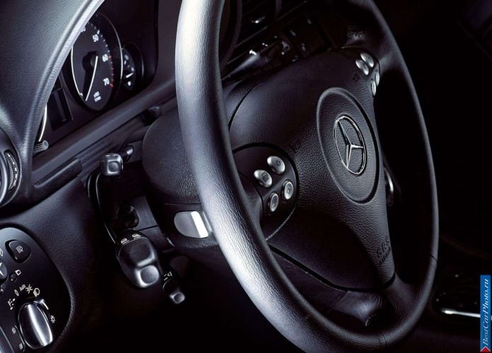 2004 Mercedes-Benz C220 CDi Avantgarde - фотография 33 из 58