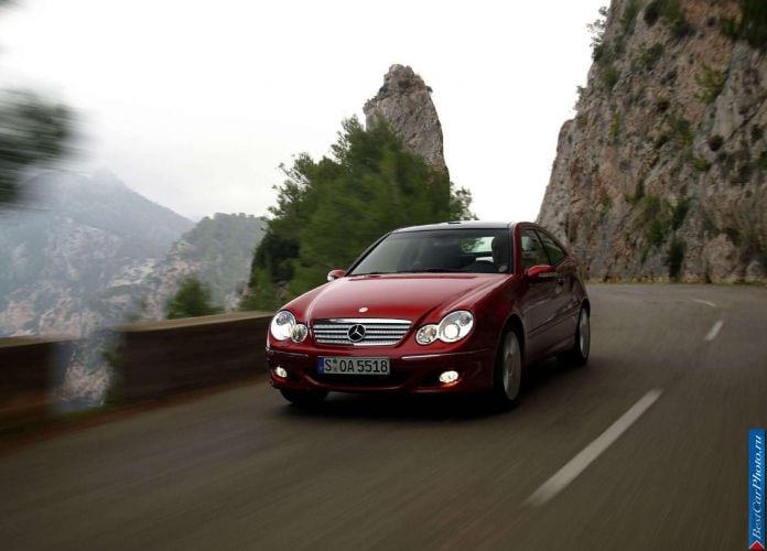 2004 Mercedes-Benz C320 Sport Coupe - фотография 2 из 35 2004 Mercedes-Benz C320 Sport Coupe - фотография 2 из 35