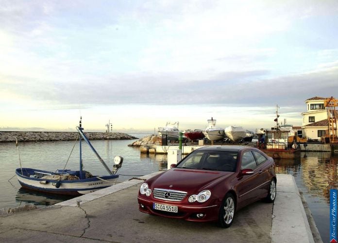 2004 Mercedes-Benz C320 Sport Coupe - фотография 4 из 35