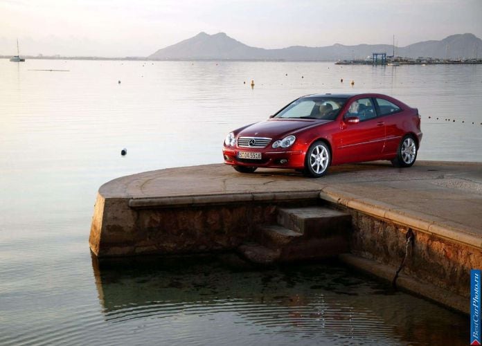 2004 Mercedes-Benz C320 Sport Coupe - фотография 8 из 35 2004 Mercedes-Benz C320 Sport Coupe - фотография 8 из 35