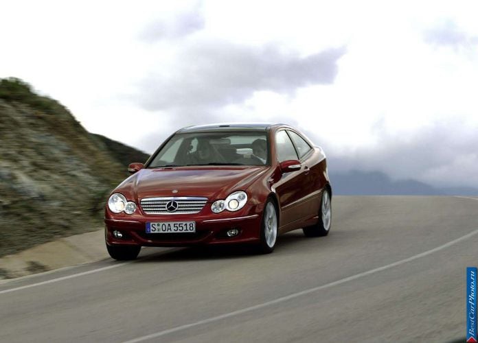 2004 Mercedes-Benz C320 Sport Coupe - фотография 10 из 35 2004 Mercedes-Benz C320 Sport Coupe - фотография 10 из 35