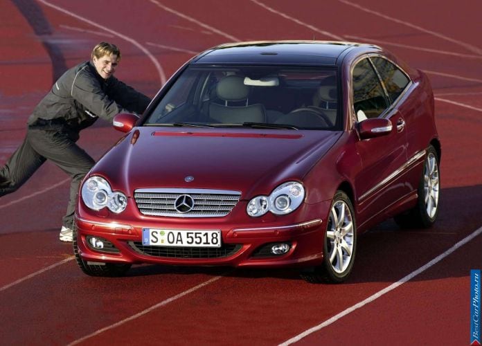 2004 Mercedes-Benz C320 Sport Coupe - фотография 12 из 35 2004 Mercedes-Benz C320 Sport Coupe - фотография 12 из 35