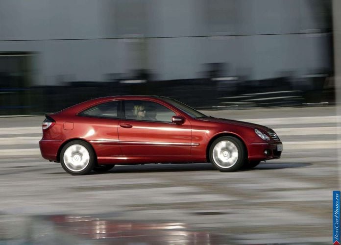 2004 Mercedes-Benz C320 Sport Coupe - фотография 17 из 35 2004 Mercedes-Benz C320 Sport Coupe - фотография 17 из 35