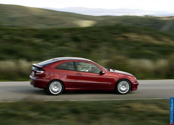 2004 Mercedes-Benz C320 Sport Coupe - фотография 21 из 35 2004 Mercedes-Benz C320 Sport Coupe - фотография 21 из 35