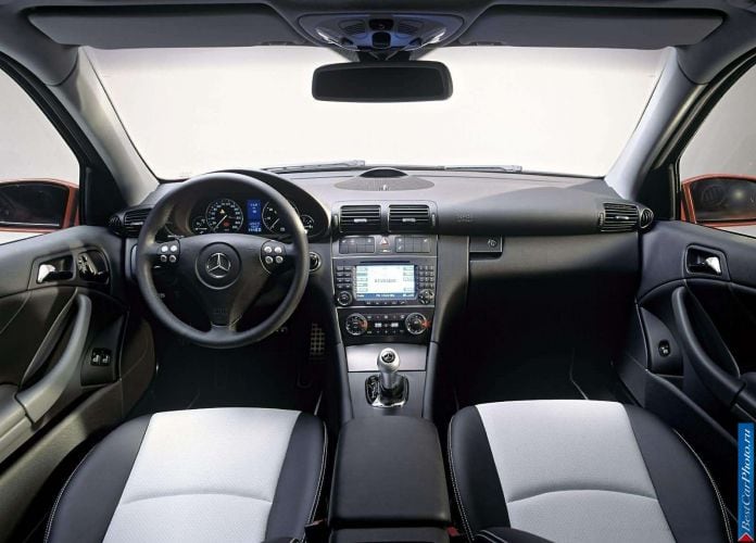 2004 Mercedes-Benz C320 Sport Coupe - фотография 23 из 35 2004 Mercedes-Benz C320 Sport Coupe - фотография 23 из 35