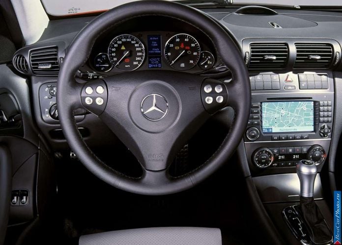 2004 Mercedes-Benz C320 Sport Coupe - фотография 24 из 35