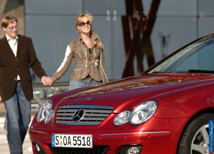2004 Mercedes-Benz C320 Sport Coupe - фотография 33 из 35 2004 Mercedes-Benz C320 Sport Coupe - фотография 33 из 35