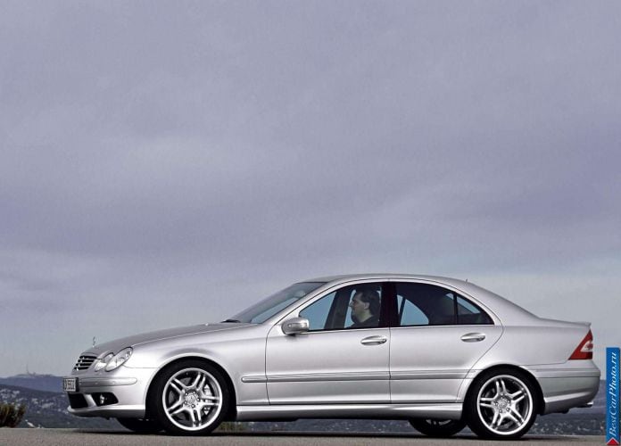 2004 Mercedes-Benz C55 AMG - фотография 9 из 25 2004 Mercedes-Benz C55 AMG - фотография 9 из 25