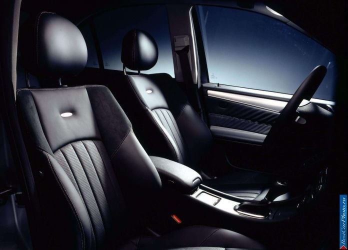 2004 Mercedes-Benz C55 AMG - фотография 17 из 25 2004 Mercedes-Benz C55 AMG - фотография 17 из 25