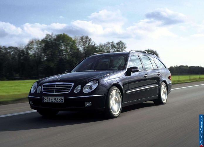 2004 Mercedes-Benz E350 Estate - фотография 1 из 22