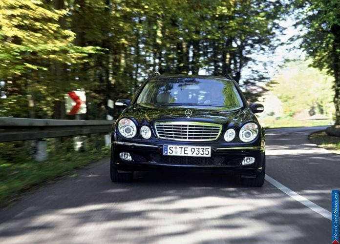 2004 Mercedes-Benz E350 Estate - фотография 13 из 22