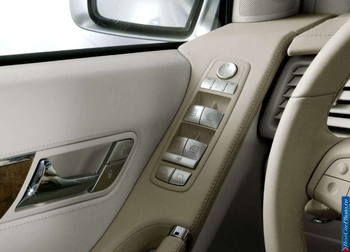 2004 Mercedes-Benz Grand Sports Tourer Vision R Concept - фотография 17 из 27 2004 Mercedes-Benz Grand Sports Tourer Vision R Concept - фотография 17 из 27
