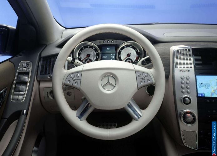2004 Mercedes-Benz Vision Grand Sports Tourer Concept - фотография 9 из 22
