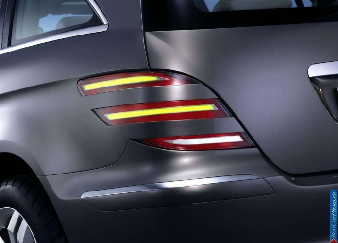 2004 Mercedes-Benz Vision Grand Sports Tourer Concept - фотография 18 из 22