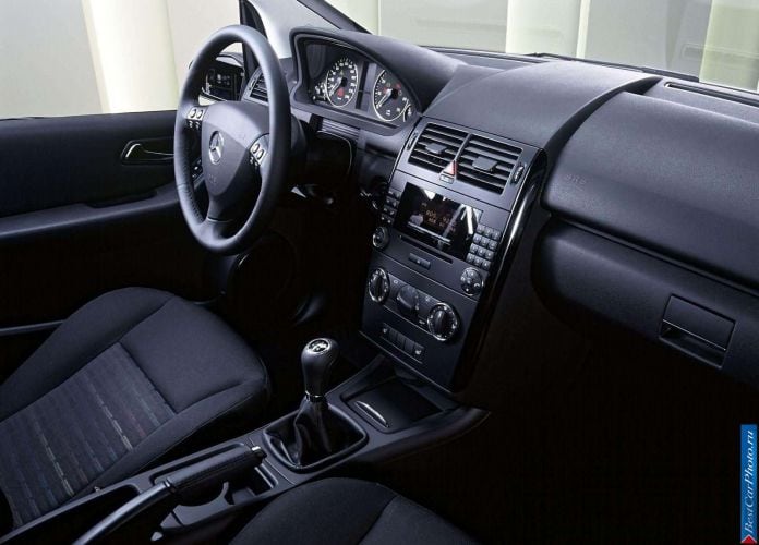 2005 Mercedes-Benz A170 Classic 5door - фотография 14 из 19 2005 Mercedes-Benz A170 Classic 5door - фотография 14 из 19
