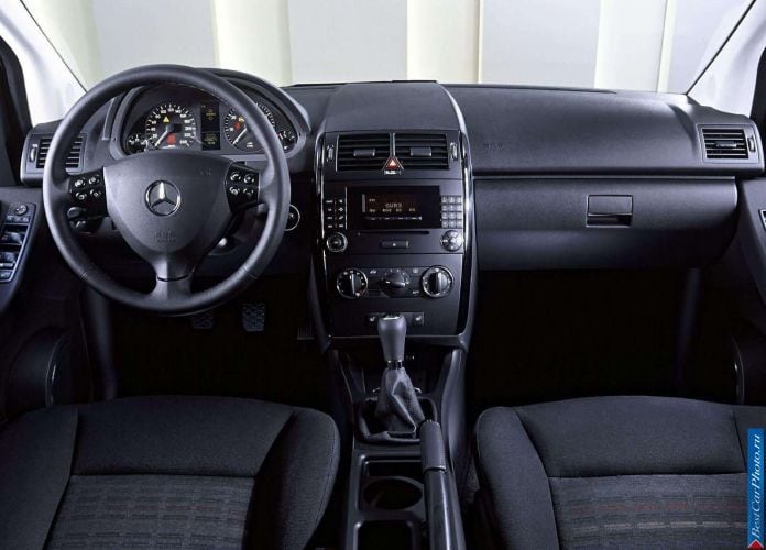 2005 Mercedes-Benz A170 Classic 5door - фотография 15 из 19 2005 Mercedes-Benz A170 Classic 5door - фотография 15 из 19