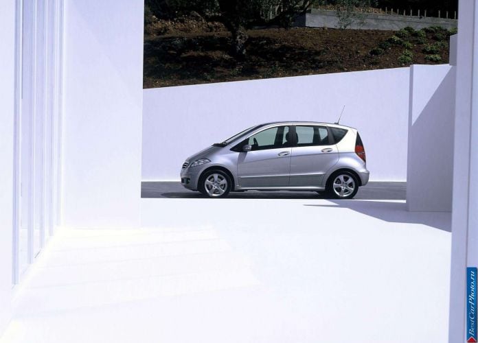 2005 Mercedes-Benz A200 CDi Avantgarde 5door - фотография 33 из 75 2005 Mercedes-Benz A200 CDi Avantgarde 5door - фотография 33 из 75