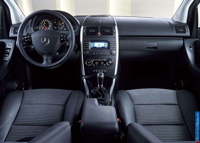2005 Mercedes-Benz A200 CDi Avantgarde 5door - фотография 54 из 75 2005 Mercedes-Benz A200 CDi Avantgarde 5door - фотография 54 из 75
