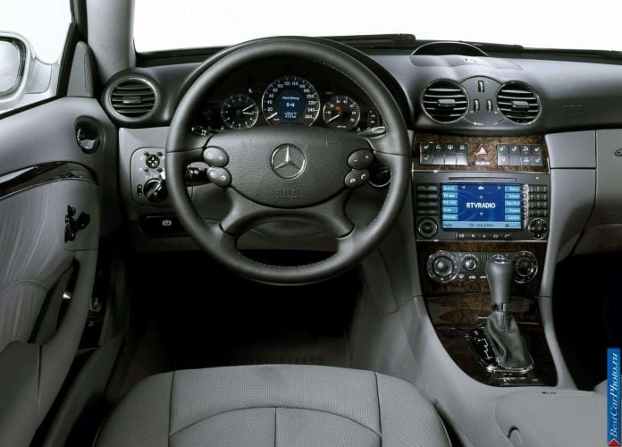 2005 Mercedes-Benz CLK350 - фотография 11 из 13