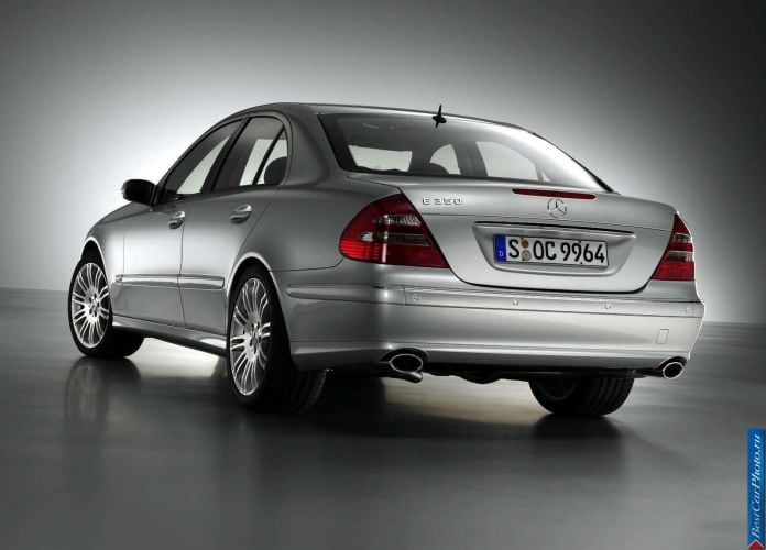 2005 Mercedes-Benz E350 With Sports Equipment - фотография 12 из 30 2005 Mercedes-Benz E350 With Sports Equipment - фотография 12 из 30