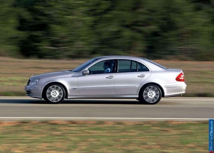 2005 Mercedes-Benz E350 With Sports Equipment - фотография 16 из 30 2005 Mercedes-Benz E350 With Sports Equipment - фотография 16 из 30
