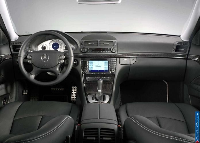 2005 Mercedes-Benz E350 With Sports Equipment - фотография 21 из 30 2005 Mercedes-Benz E350 With Sports Equipment - фотография 21 из 30